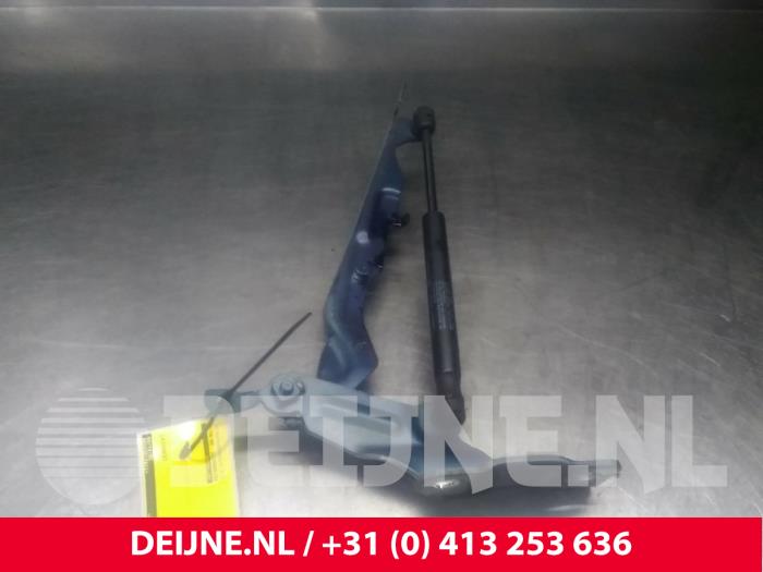 Volvo XC60 Bonnet Hinge O25027