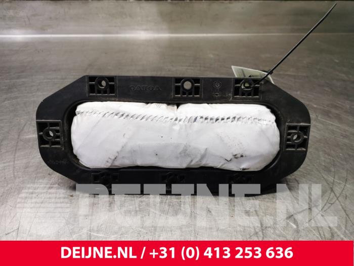 Airbag rechts (Dashboard) van een Volvo V40 (MV) 2.0 D4 16V 2015