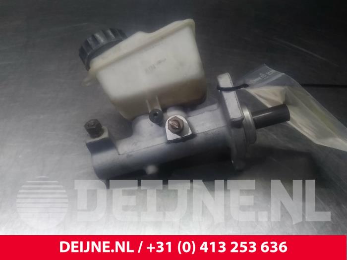 Gebruikte Hoofdremcilinder Volvo V70 (SW) 2.4 20V 140 Prijs € 35,00 Margeregeling aangeboden door van Deijne Onderdelen Uden B.V.