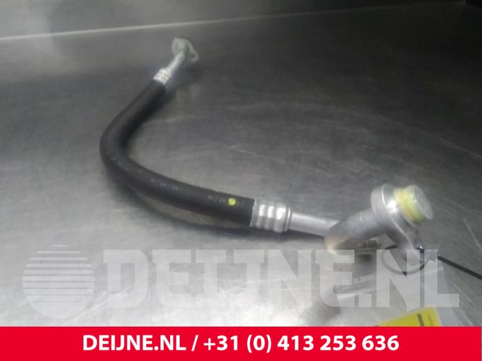 Volvo XC40 Air conditioning line O25403