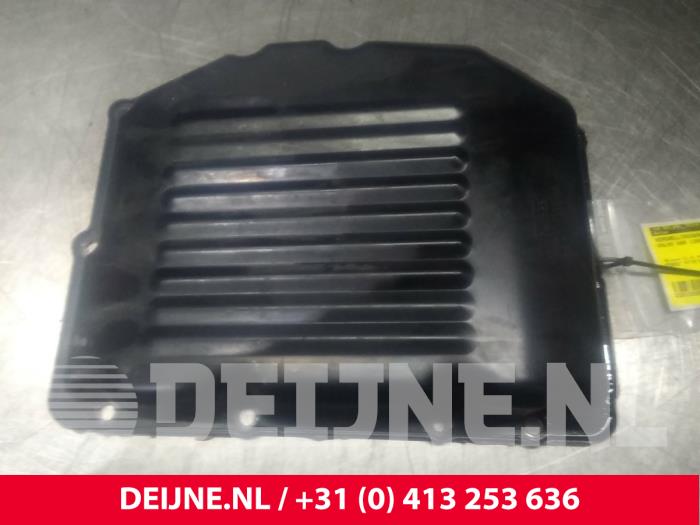 Gebruikte Versnellingsbakdeksel Volvo S80 (AR/AS) 2.5 T Turbo 20V Prijs € 75,00 Margeregeling aangeboden door van Deijne Onderdelen Uden B.V.