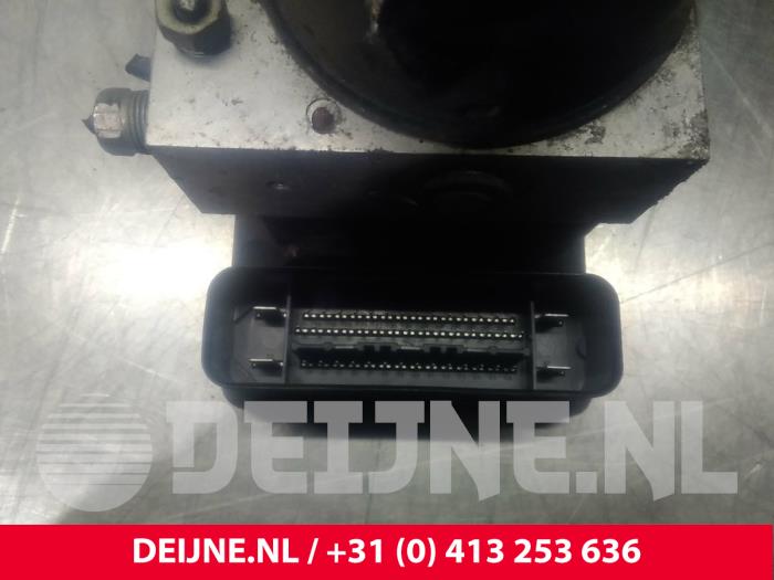 Gebruikte ABS Pomp Volvo S40 (MS) 1.6 16V Prijs € 65,00 Margeregeling aangeboden door van Deijne Onderdelen Uden B.V.