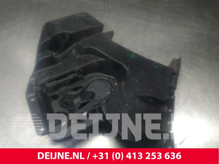 Volvo V40 Stoßstangenstütze links hinten O25754
