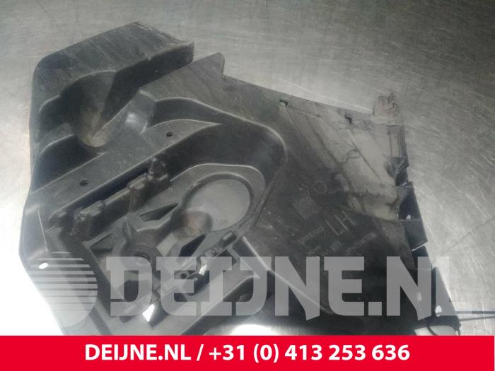 Volvo V40 Stoßstangenstütze links hinten O25766