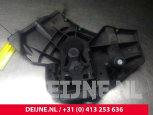 Volvo V40 Rear bumper bracket, left O25766 photo 2