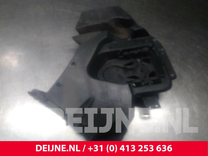 Volvo V40 Stoßstangenstütze rechts hinten O25767