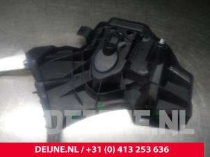 Volvo V40 Rear bumper bracket, right O25767 photo 2