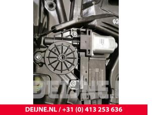 Volvo XC60 Ruitmechaniek 4Deurs rechts-achter O26716 foto 2