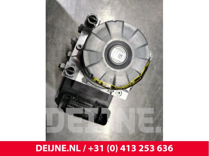 Gebruikte ABS Pomp Volvo XC60 II (UZ) 2.0 D4 16V Prijs € 450,00 Margeregeling aangeboden door van Deijne Onderdelen Uden B.V.