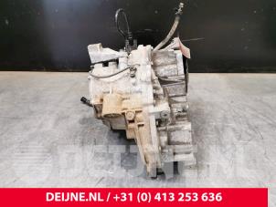 Volvo V50 Gearbox O27202 photo 2