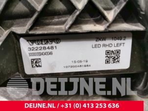Volvo V40 Koplamp links O27217 foto 3