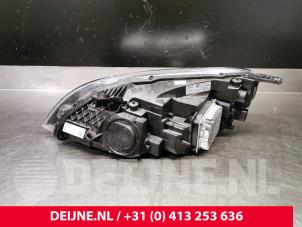 Volvo V40 Headlight, right O27218 photo 2