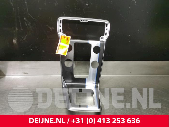 Volvo V40 Middle console O27627