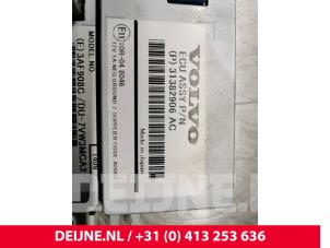 Volvo V70 Display Multi Media regelunit O27869 foto 3