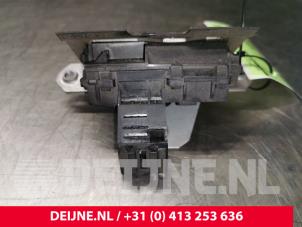 Volvo V40 Tailgate lock mechanism O28548 photo 3