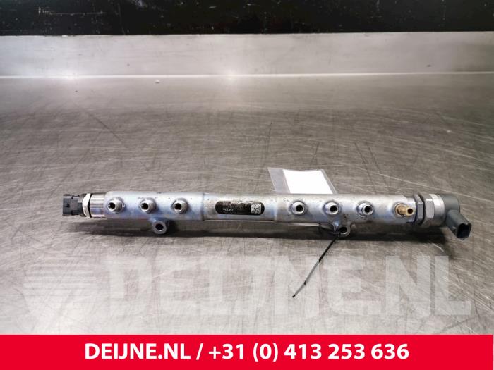 Volvo XC70 Fuel injector nozzle O28793