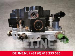 Volvo XC70 Brandstofpomp Mechanisch O28811 foto 3