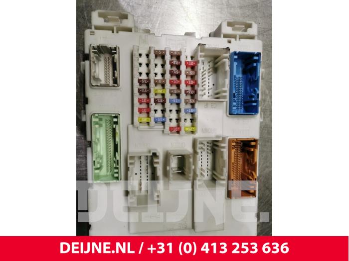 Central electronic module van een Volvo V40 (MV) 1.6 D2 2015