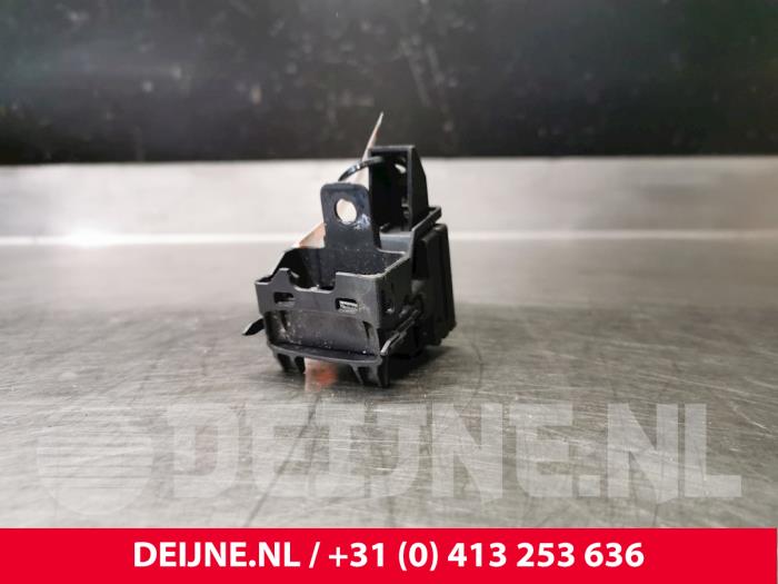 Volvo XC60 Electronic ignition key O29440