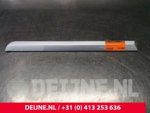 Gebruikte Deurlijst Volvo S40 (MS) 2.5 T5 20V Prijs € 20,00 Margeregeling aangeboden door van Deijne Onderdelen Uden B.V.