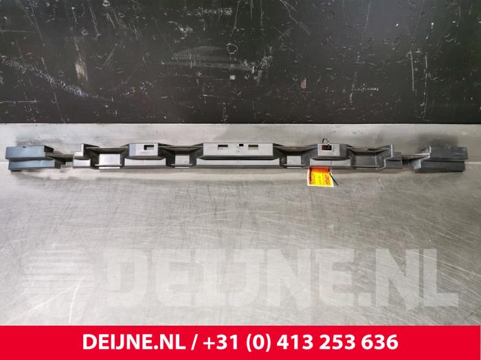 Volvo V90 Bumpersteun midden-achter O29654