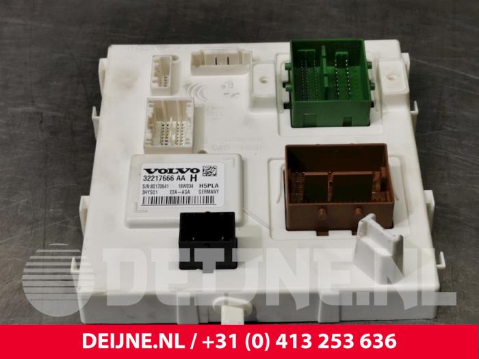 Central electronic module van een Volvo V90 II (PW) 2.0 D4 16V 2018