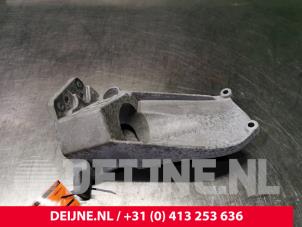 Gebruikte Uitlaatsteun Volvo V90 II (PW) 2.0 D4 16V Prijs € 50,00 Margeregeling aangeboden door van Deijne Onderdelen Uden B.V.