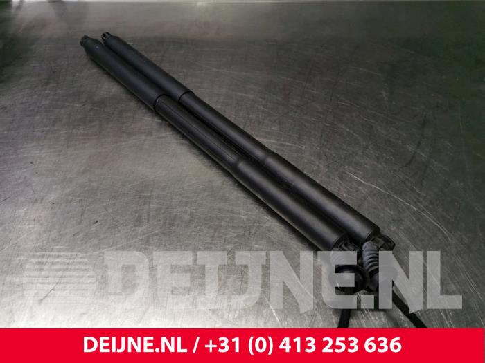 Volvo V90 Set of tailgate gas struts O29836