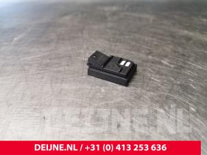 Gebruikte Sensor Licht Volvo XC90 II 2.0 D5 16V AWD Prijs € 30,00 Margeregeling aangeboden door van Deijne Onderdelen Uden B.V.