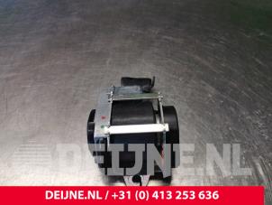 Volvo XC90 Veiligheidsgordel links-achter O30170 foto 2