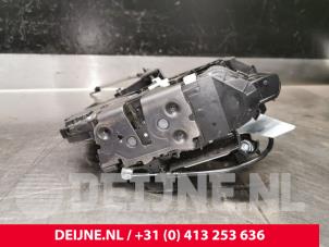 Volvo V70 Deurslot Mechaniek 4Deurs rechts-achter O30308 foto 3