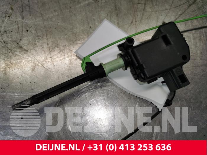 Volvo V70 Tank flap lock motor O30424