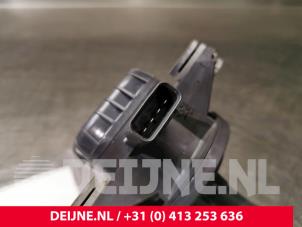 Volvo V60 Additional water pump O31027 photo 3