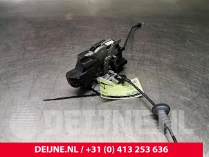 Volvo XC90 Front door lock mechanism 4-door, right O31174 photo 2