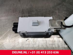 Volvo XC60 Antenne Versterker O31740 foto 2