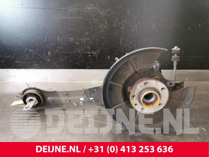 Volvo V60 Fusee links-achter O31796