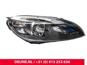 Nieuwe Koplamp rechts Volvo V40 Prijs € 411,40 Inclusief btw aangeboden door van Deijne Onderdelen Uden B.V.