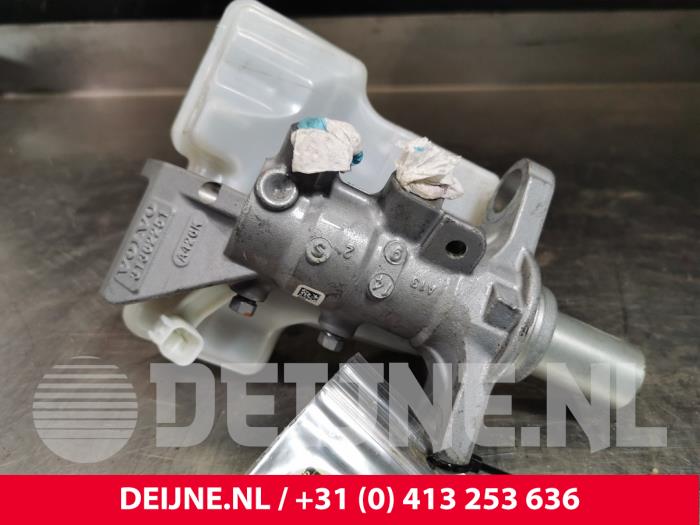 Volvo XC90 Master cylinder O32000