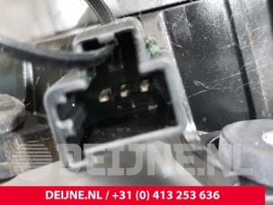 Volvo XC40 Ruitenwissermotor achter O32121 foto 3