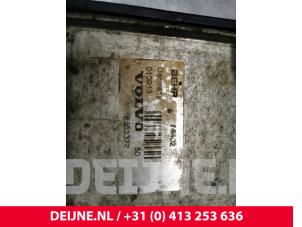 Volvo V70 Oliekoeler O32186 foto 3