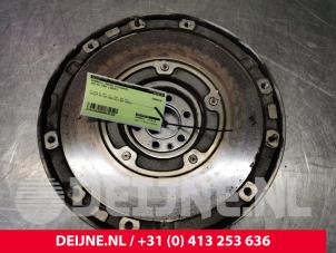 Gebruikte Vliegwiel dubbele massa Volvo V40 (MV) 1.6 D2 Prijs € 150,00 Margeregeling aangeboden door van Deijne Onderdelen Uden B.V.