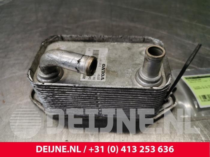 Gebruikte Oliekoeler Volvo V70 (BW) 2.4 D 20V Prijs € 40,00 Margeregeling aangeboden door van Deijne Onderdelen Uden B.V.