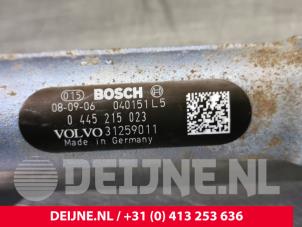 Volvo V70 Einspritzdüse (Einspritzer) O32374 foto 2