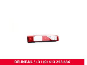 Nieuwe Achterlicht links Renault Master Prijs € 67,76 Inclusief btw aangeboden door van Deijne Onderdelen Uden B.V.
