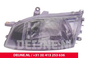 Nieuwe Koplamp links Toyota Hiace Prijs € 68,97 Inclusief btw aangeboden door van Deijne Onderdelen Uden B.V.