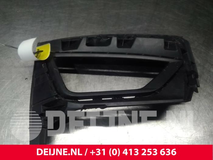 Volkswagen Polo Bumper grille O32827