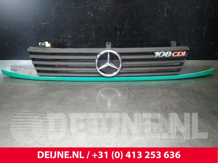 Mercedes Vito Grille O32948