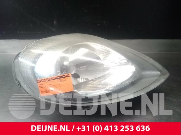Nissan Primastar Headlight, right O33919