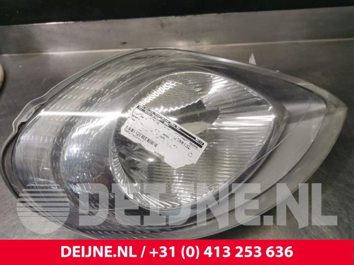 Renault Trafic Koplamp rechts O33975