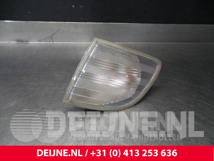 Mercedes Vito Richtingaanwijzer links O34158
